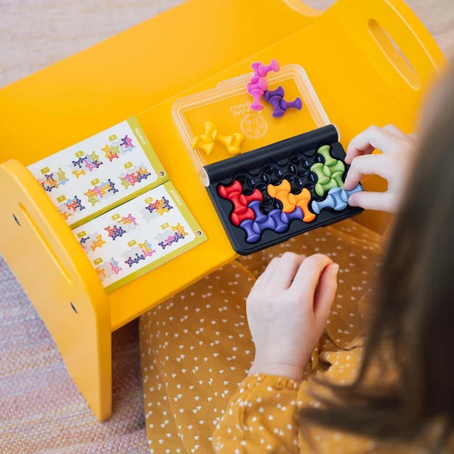Juego de ingenio de viaje IQ Waves Soft Touch con 120 desafíos para mayores de 6 años.